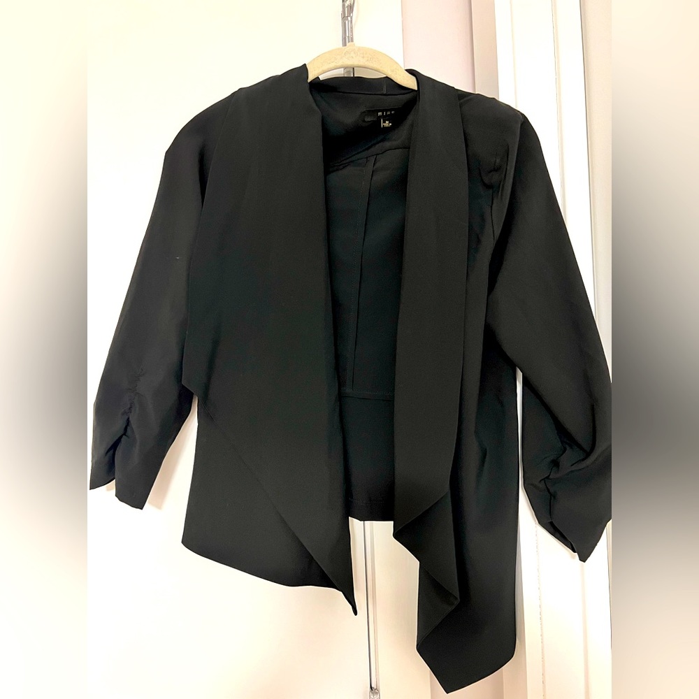 Black open lightweight blazer